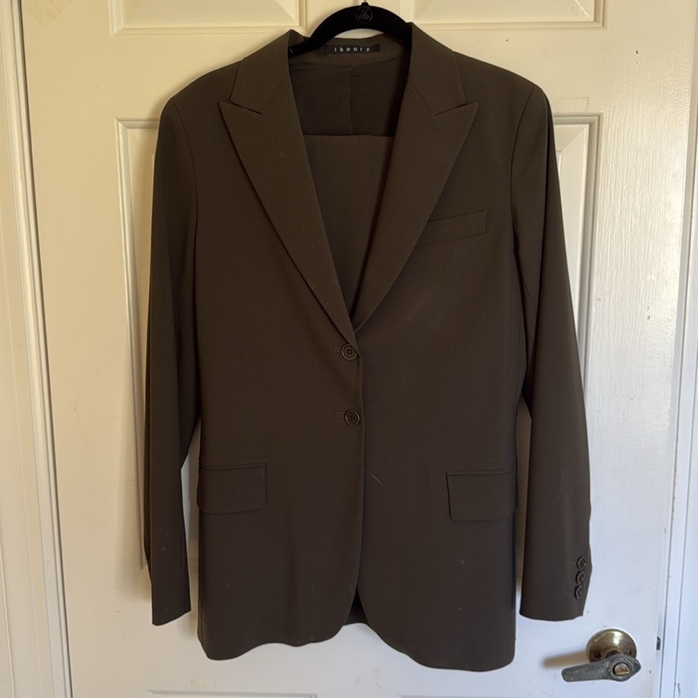 Theory brand women's pantsuit size 8 
Army green